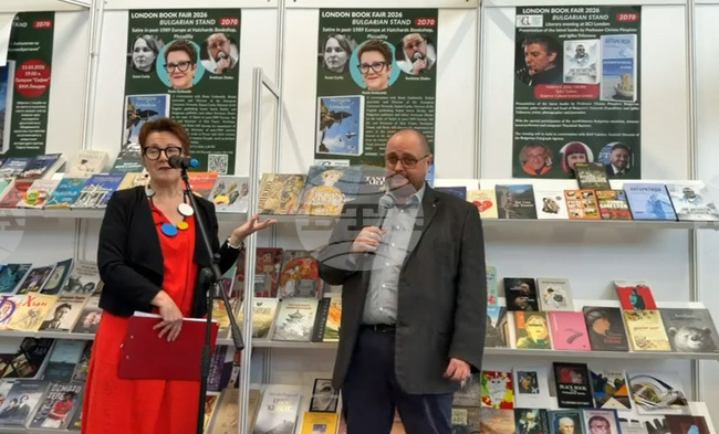 Светлозар Желев, директор на Националния център за книгата, и Роузи Голдсмит, директор на European Literature Network, посветиха разговор в Лондон на сатиричната проза на Алек Попов