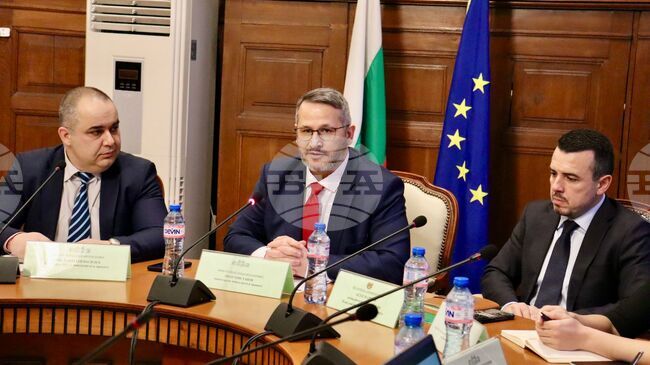 Необходими са спешни решения за стабилизиране на горския сектор, заяви служебният министър на земеделието Иван Христанов 