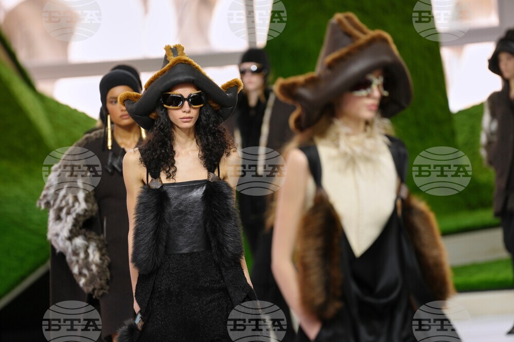 APTOPIX France Fashion Louis Vuitton F/W 26/27