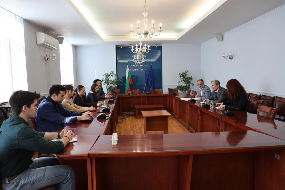 Служебният министър на здравеопазването обсъди с млади лекари проблемите пред специализантите