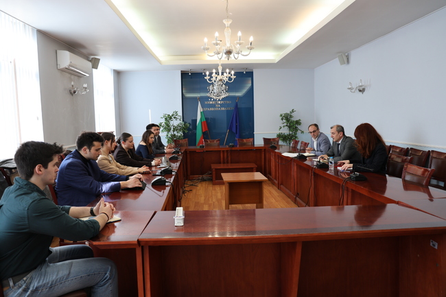 Министър Околийски: Ще търсим работещи промени в наредбата за специализациите и защита на интересите на младите лекари