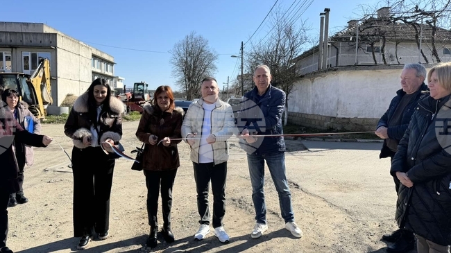 Започна асфалтирането на няколко улици в Павел баня