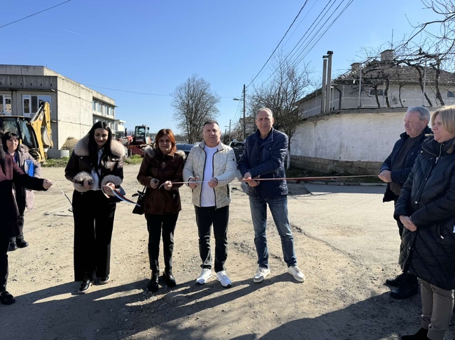 Започна асфалтирането на няколко улици в Павел баня