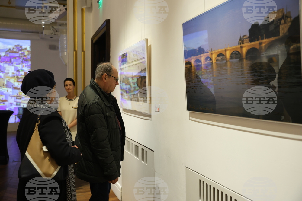 Vivacom Art Hall - Кристо и Жан-Клод - изложба