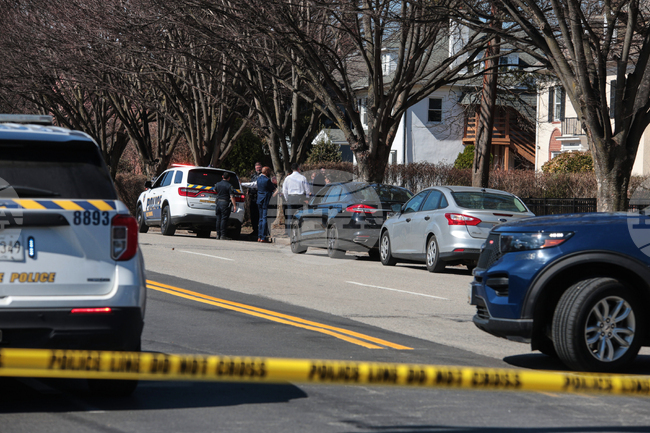 Полицай бе ранен в американския град Балтимор при инцидент с барикадирал се в жилище човек, заяви кметът на града