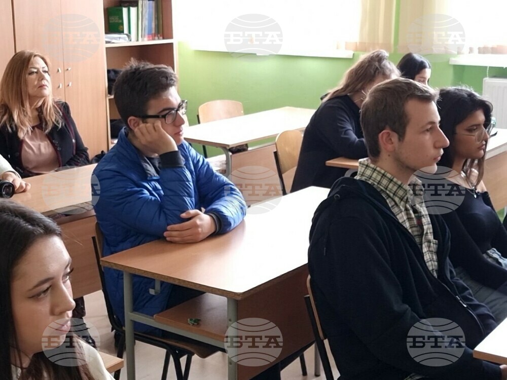 Ученици от Кърджали се запознаха с работата на съд и прокуратура