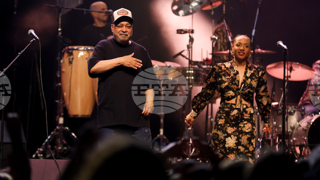 Incognito се завърна в София с послания за мир и единство