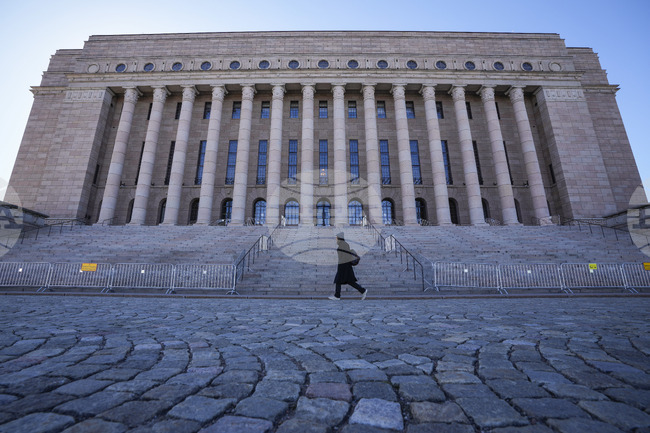 Финландският парламент гласува страната да се оттегли от договора за противопехотните мини