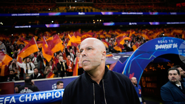 Мениджърът на Ливърпул Арне Слот се оплака от съдийството и пропуснатите голови положения след загубата от Галатасарай