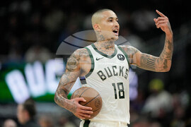 Suns Bucks Basketball