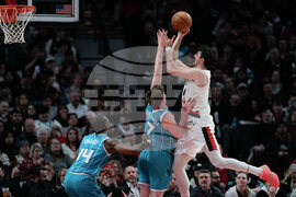 Hornets Trail Blazers Basketball