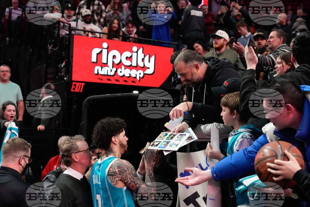 Hornets Trail Blazers Basketball