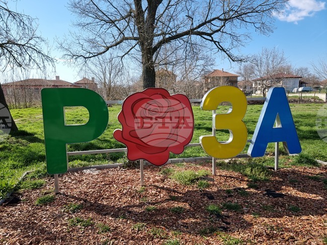 С празнично шествие на Цветница тунджанското село Роза ще отбележи символичния имен ден на населеното място