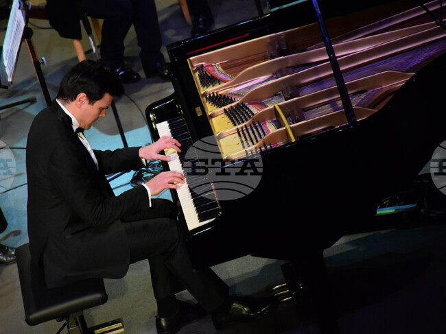 Концерт на пианиста Симеон Гошев и изложба на Гергана Попова ще са част от откриването на изложението "Флора" в Бургас