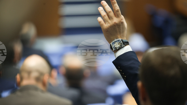 Парламентът прие на първо четене т.нар. закон за лобизма