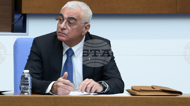 Движим се по добре установена процедура, свързана с машинното гласуване, каза служебният министър на електронното управление