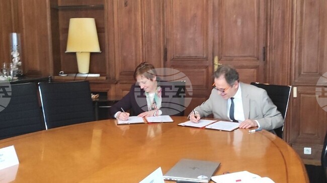 Делегация на БАН поднови споразумението за научно сътрудничество с Националния център за научни изследвания на Франция