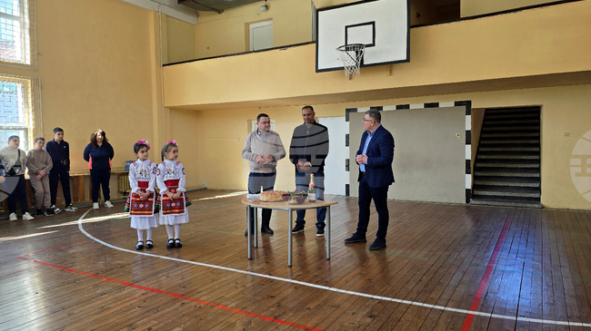 Започва ремонт за близо 250 000 евро на физкултурния салон в Средно училище „Николай Катранов“ в Свищов