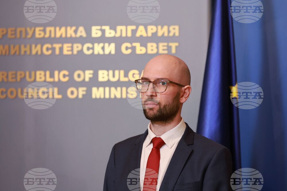 Основната ни цел е да защитим българските граждани и бизнес от потенциалeн голям скок в цените на горивата, каза министър Георги Клисурски