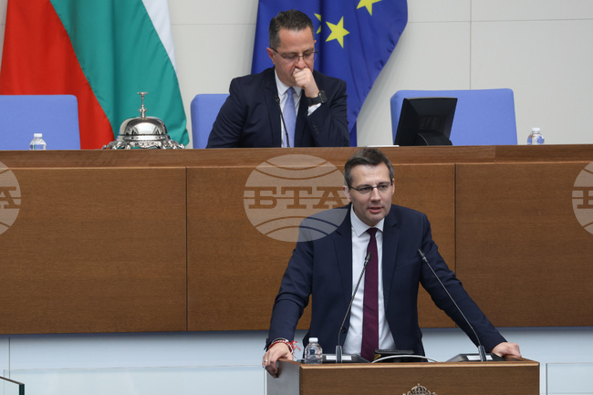 Депутатите дебатират по проект на решение, свързан със споразумението за присъединяването на страната ни към Борда за мир