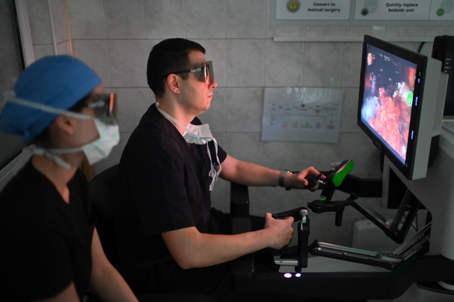 Клиниката по урология в университетската болница във Варна разполага с нова роботизирана система 