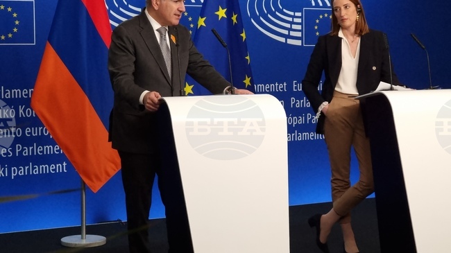 Надявам се Армения да вижда Европа като съюзник и партньор, каза Роберта Мецола на съвместен брифинг с Никол Пашинян