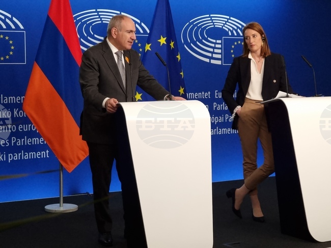 Надявам се Армения да вижда Европа като съюзник и партньор, каза Роберта Мецола на съвместен брифинг с Никол Пашинян