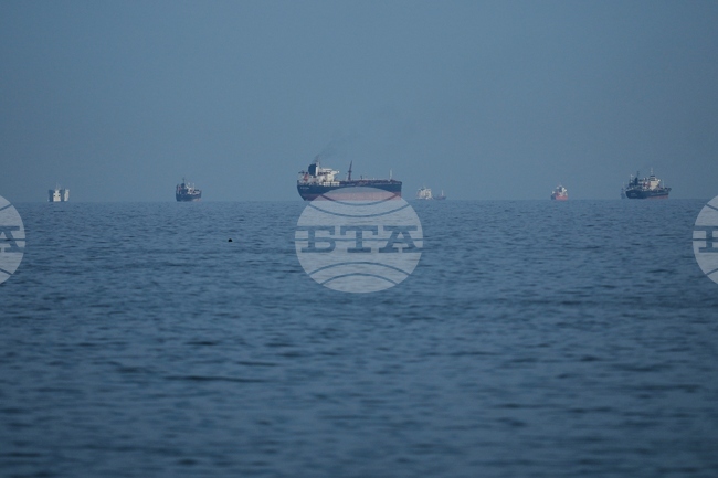 Американската армия призова цивилните служители да напуснат иранските пристанища, в които действат военните