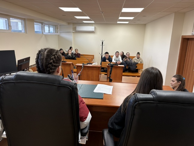 Ученици от Езиковата гимназия в Ловеч ще разиграят симулиран наказателен съдебен процес