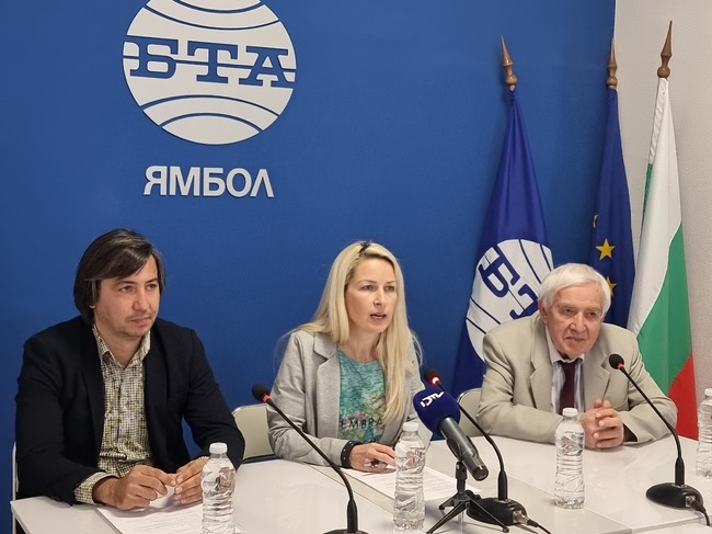 Приемане на закон у нас, ограничаващ социалните мрежи за деца под 15 години, има за цел гражданска петиция