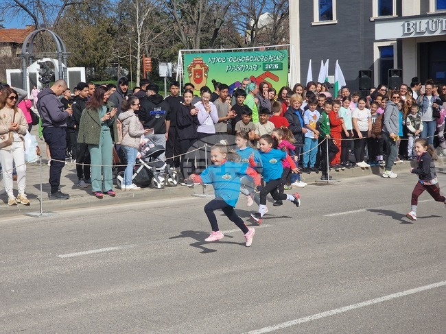 Повече от 160 любители на спорта от всички възрасти участваха в 61-ото издание на крос „Освобождение“ в Разград