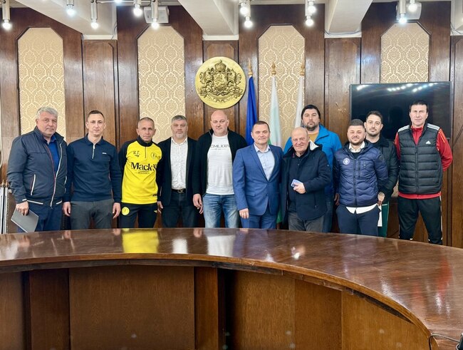 Футболните клубове в Русе подписаха Етичен кодекс за сътрудничество в подкрепа на детско-юношеския футбол