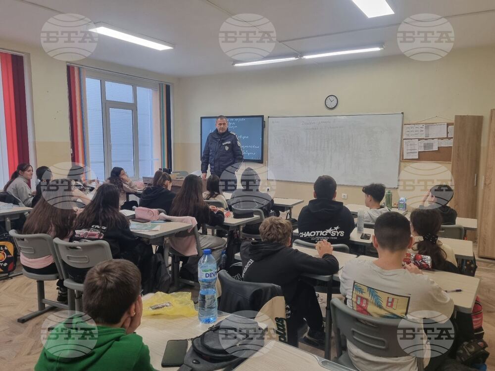 Ученици в Шумен придобиха нови знания в рамките на програмата "Детско полицейско управление"