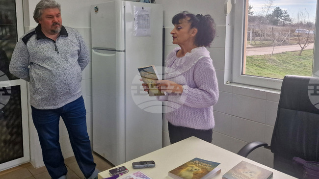 Книгата „Истории от приюта“ връща достойнството на бездомните животни, каза авторката Нели Николова, която ще се срещне с читатели в Разград