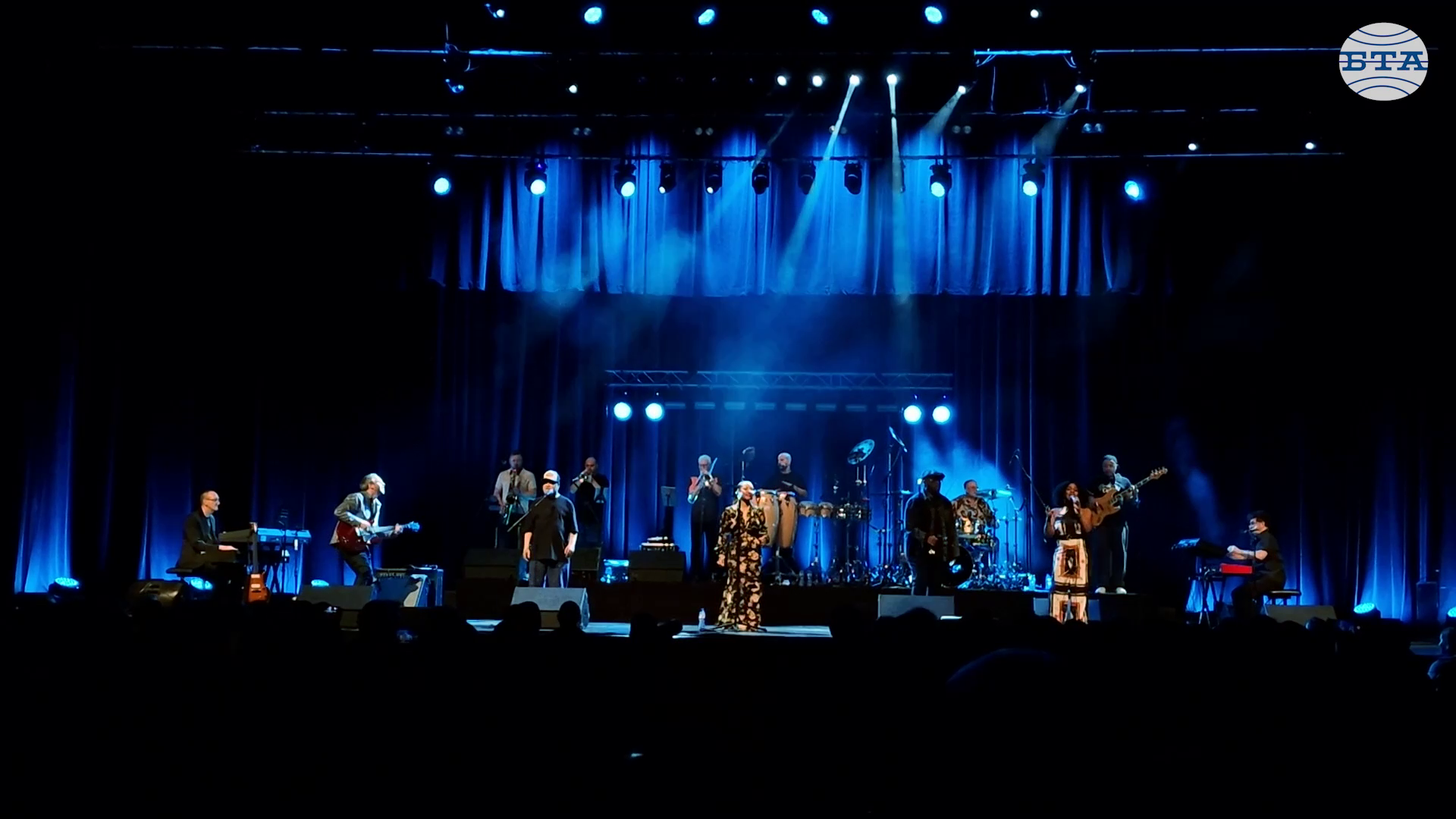 Incognito се завърна в София с послания за мир и единство