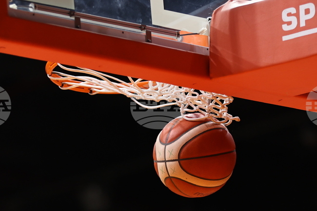 Кандидатът за президент на Българската федерация по баскетбол Орлин Атанасов и екипът му са събрали подписи от 50 клуба, желаещи незабавна смяна на управлението