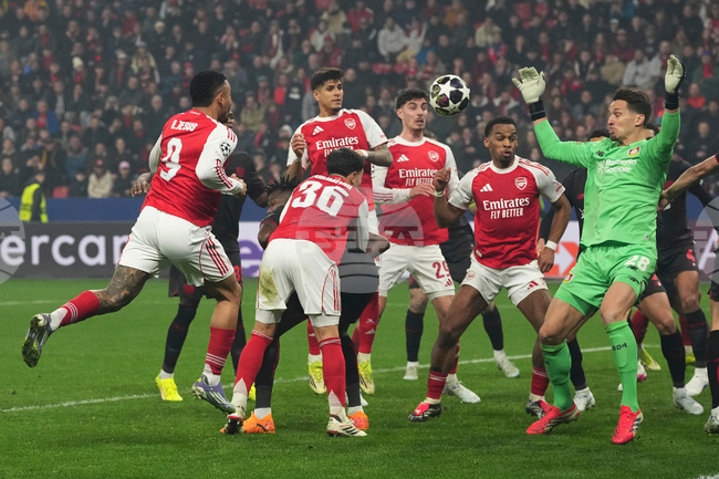 Мениджърът на Евертън Дейвид Мойс защити "брилянтния" Арсенал въпреки критиките към стила на отбора