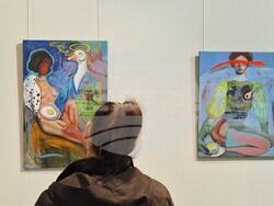 Актрисата представя изложбата „Сънища и сенки“, снимка – Даниел Димитров/ БТА 
