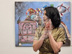 Актрисата представя изложбата „Сънища и сенки“, снимка – Даниел Димитров/ БТА 