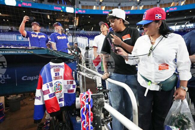 WBC Dominican Republic Venezuela Baseball