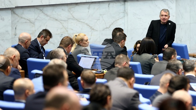 Парламентът прие на първо четене Законопроект за обществения транспорт, който интегрира пътническите превози за всички видове транспорт 