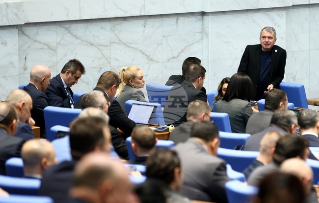 Парламентът прие на първо четене Законопроект за обществения транспорт, който интегрира пътническите превози за всички видове транспорт 