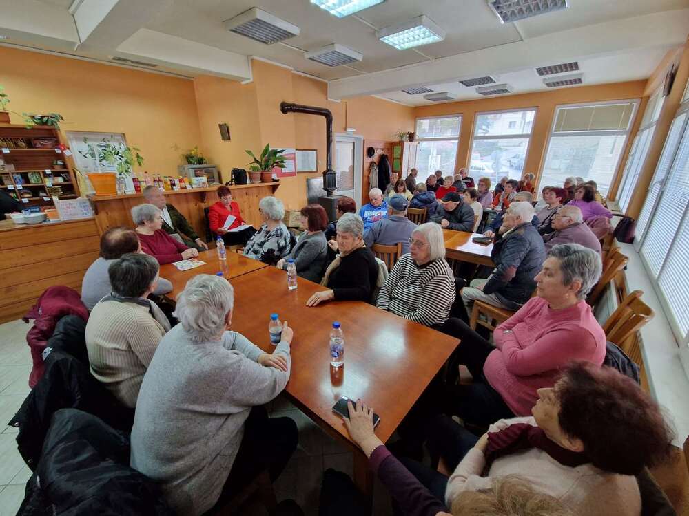 Община Тетевен: Д-р Мадлена Бояджиева дискутира актуални теми с възрастните хора от клуба на пенсионера в Тетевен