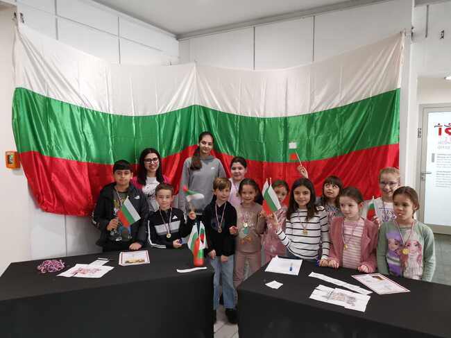 С рецитиране, вокални изпълнения, презентация и игри учениците от Българското училище „Иван Вазов“ в Есен, Германия, отбелязаха Трети март