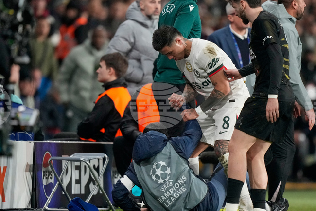 Крилото на Челси Педро Нето се извини, че е бутнал момче, което подава топката по време на загубата от Пари Сен Жермен