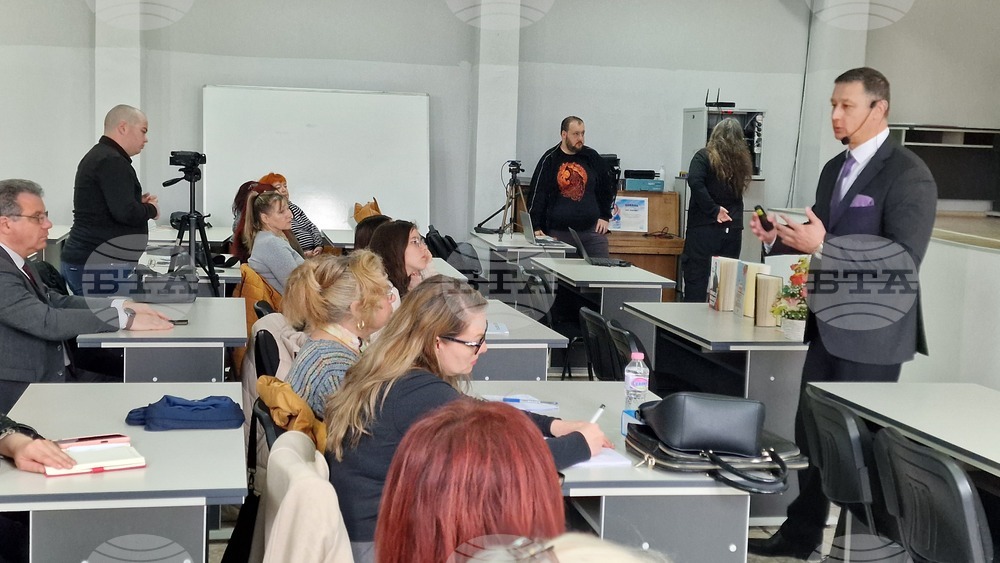 Ректорът на Икономическия университет във Варна проф. Евгени Станимиров изнесе в Шумен лекция, посветена на лидерството