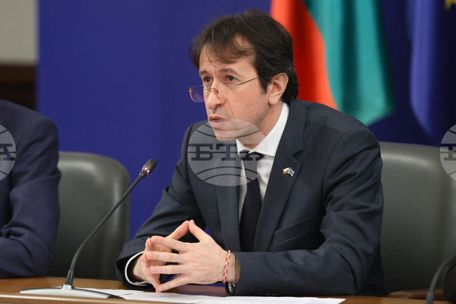 Правителството предвижда над 14,8 млн. евро за БДЖ, НКЖИ и транспортни услуги, съобщи служебният транспортен министър Корман Исмаилов