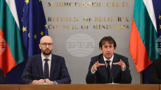 Правителството ще приеме решение за 5 процента увеличение на заплатите на работещите в структурите на държавна субсидия, съобщи министър Георги Клисурски