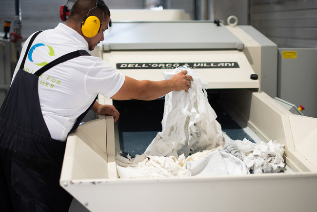 На 18 март се отбелязва Световният ден на рециклирането, който цели да насочи вниманието към устойчивото управление на текстилните отпадъци