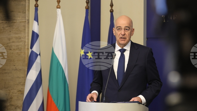 Дълг беше да се отзовем на молбата на България да я подкрепим да посрещне заплахите вследствие на войната в Иран, заяви гръцкият военен министър
